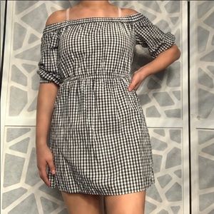 Gingham mini dress with slightly puffy sleeves!